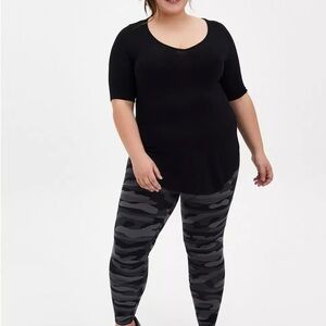 Torrid Size 2 Black Camouflage Leggings